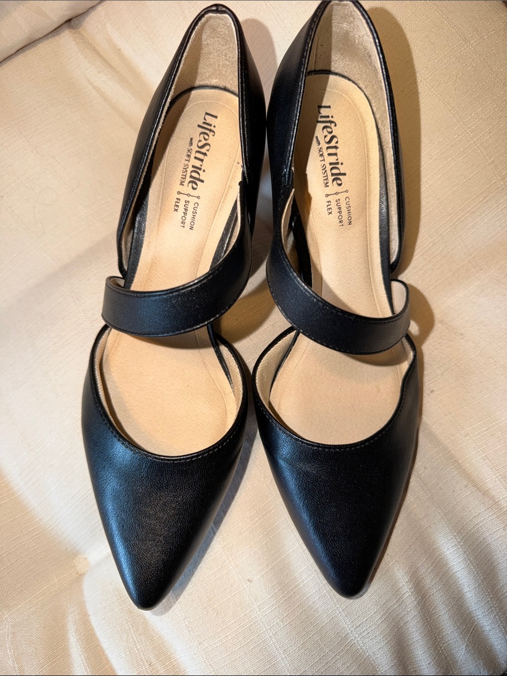 Life Stride Suki Black Cross Strap Pointed Toe High Heel Pumps Women's Size 7.5